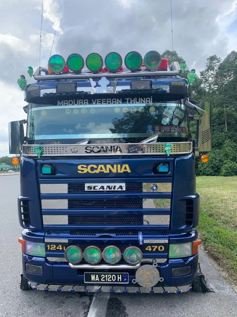 Scania prime mover with roof lights