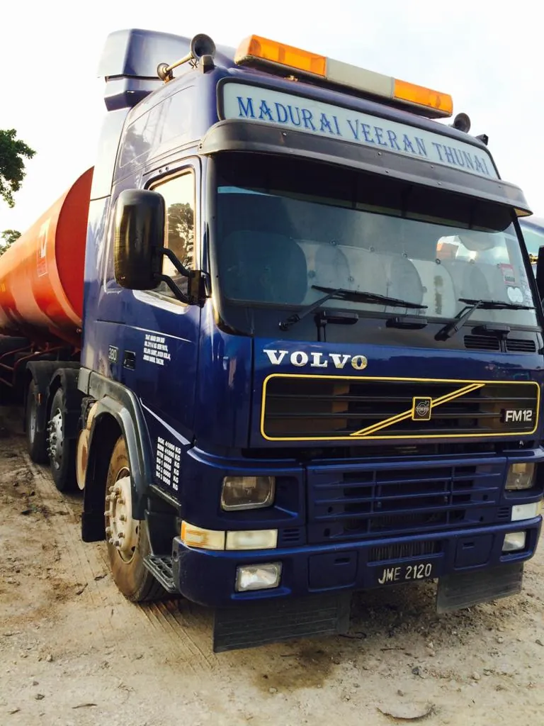 Blue Volvo FM prime mover with orange tank